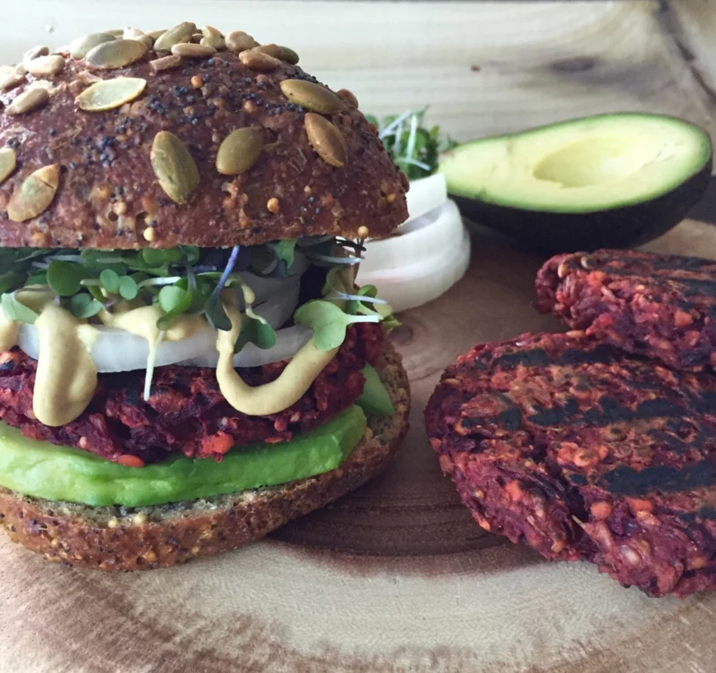 Grünkohl Hanf Burger Rezept vegan gesund hanfsamen frikadelle rote beete