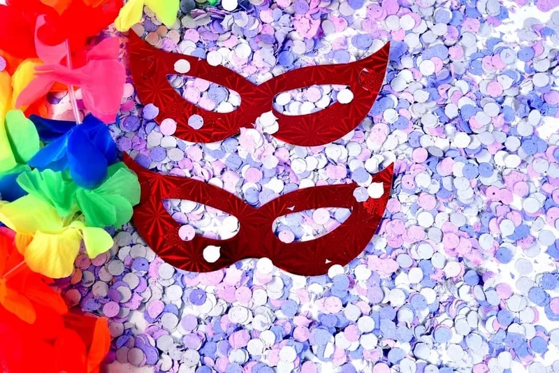 Karnevalsmasken mit Kindern basteln Ideen und Anleitung