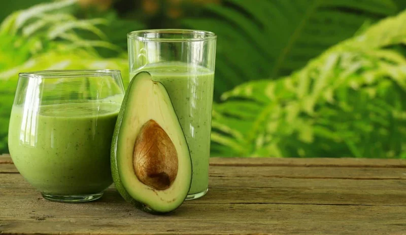 avocado- wasser trinken abnehmen mit avocado minze