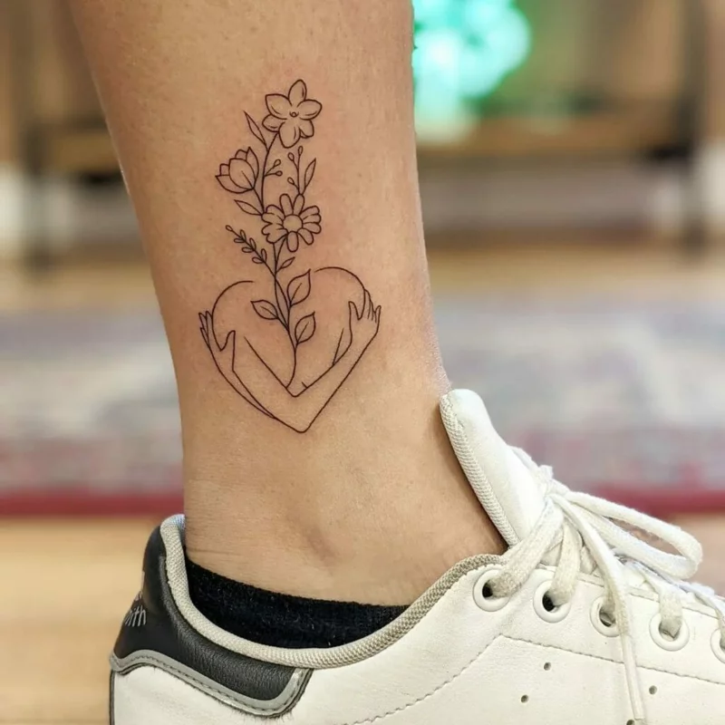 tattoo trends 2023 fussgelenk selbstliebe