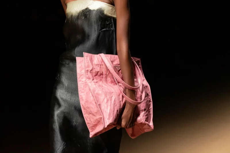 Handtaschen-Trends 2023 milano prada xxl rosa