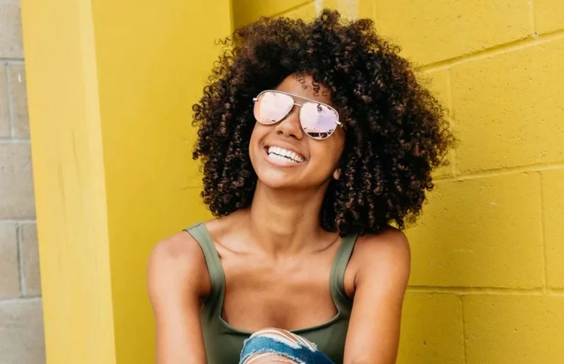 Sonnenbrillen-Trends 2023 Damen den Sonnenschein geniessen