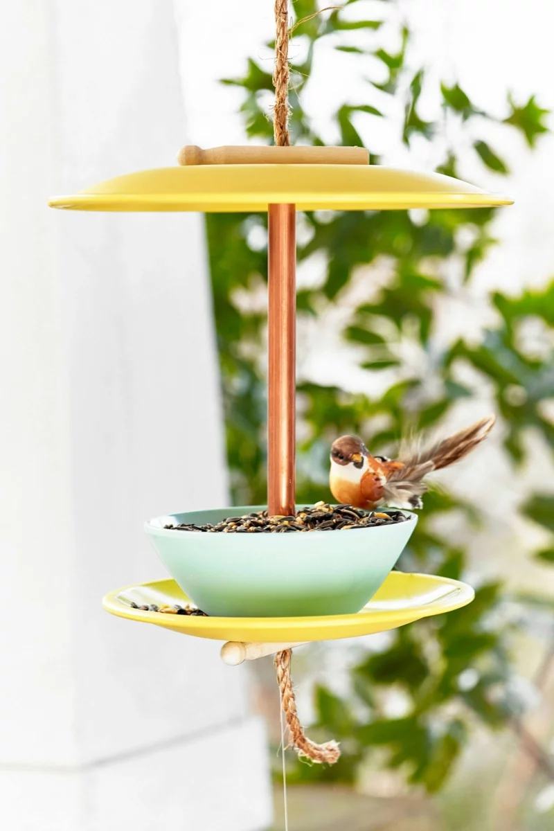Upcycling Gartendeko selber machen vogelfutterhaus