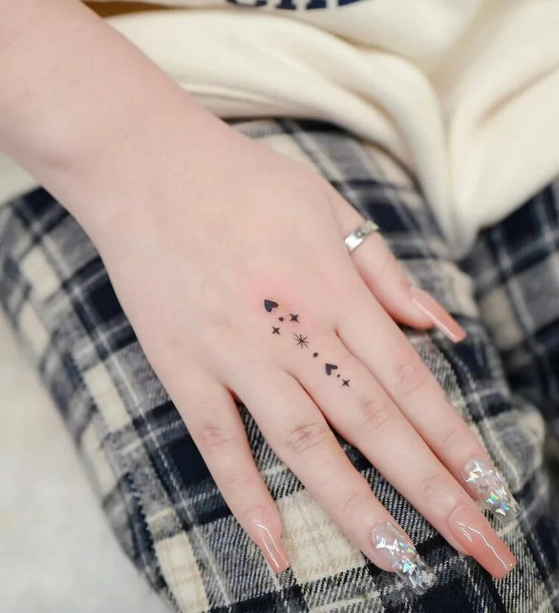 kleine Tattoos Finger Ideen Damen Details