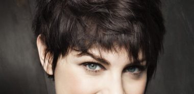 Short Pixie Cut mit Pony