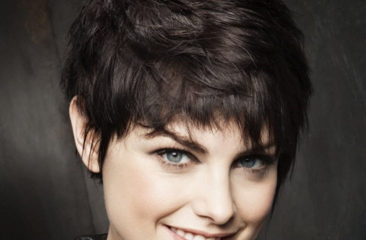 Short Pixie Cut mit Pony