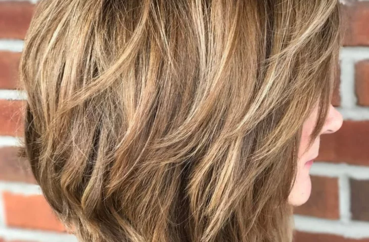 mittellange bob frisuren gestuftes mittellanges haar viel schnwung bringen