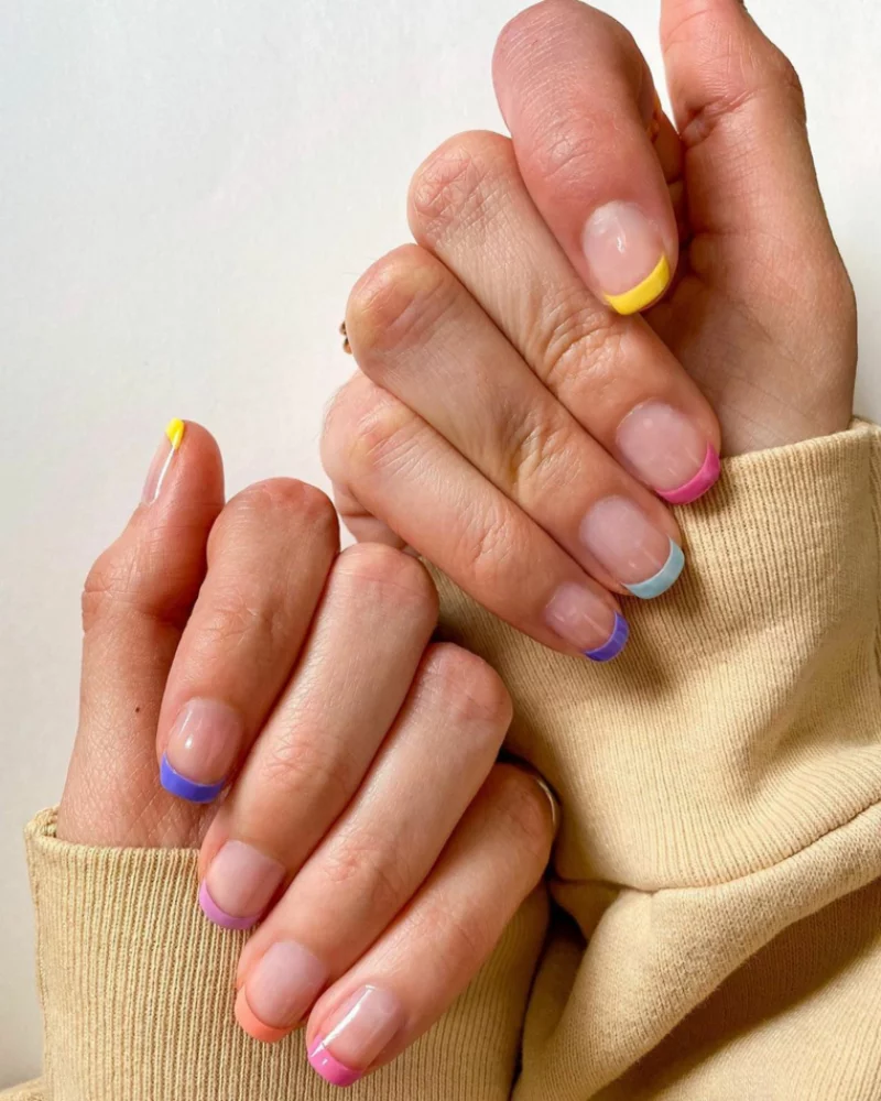 nageltrends frühling french nails farbig modern frisch