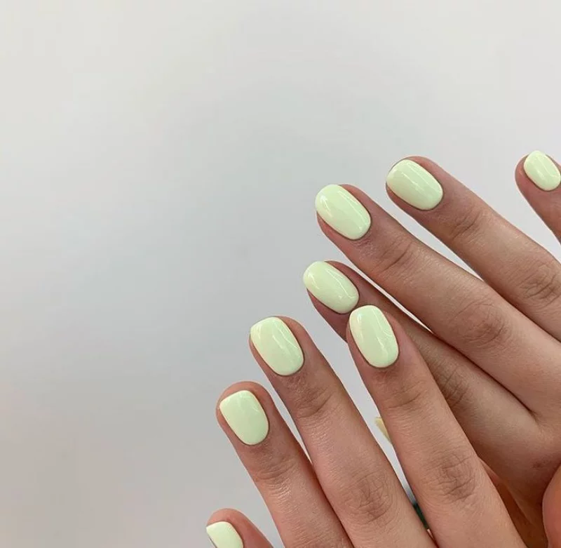 nageltrends frühling pastellgelb frische nagellacks