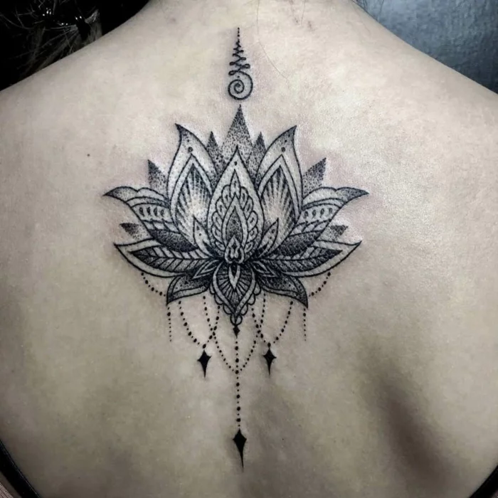 ruecken dotwork tattoo lotus