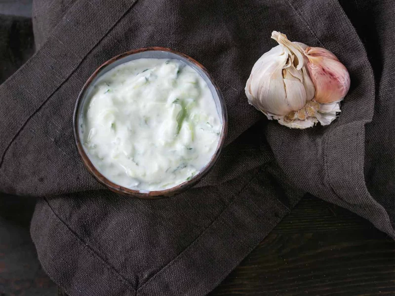 Griechischer Joghurt salziger Geschmack mit Gurken Knoblauch Dill