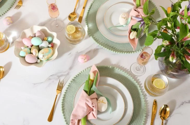 festliche Tischdekoration zu Ostern