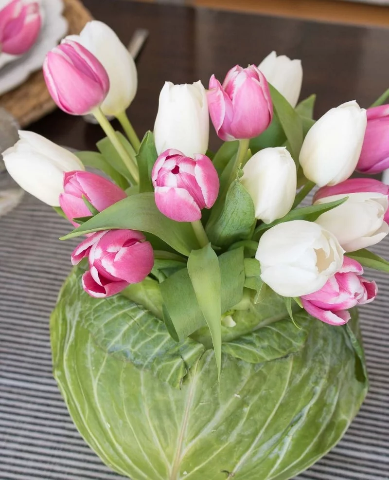 Tischdeko selber machen zu Ostern mit frischen Tulpen