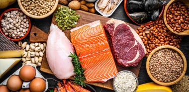 ausgewogen essen bei Monddiät - Fisch, Nüsse, Gemüse