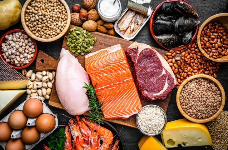 ausgewogen essen bei Monddiät - Fisch, Nüsse, Gemüse