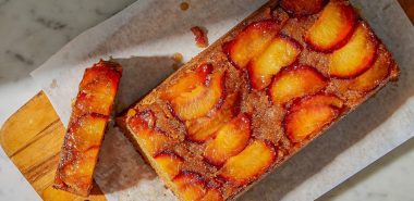 einen Kuchen mit Zwetschgen backen 