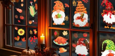 stimmungsvolle Herbstdeko am Fenster nachts fotografiert