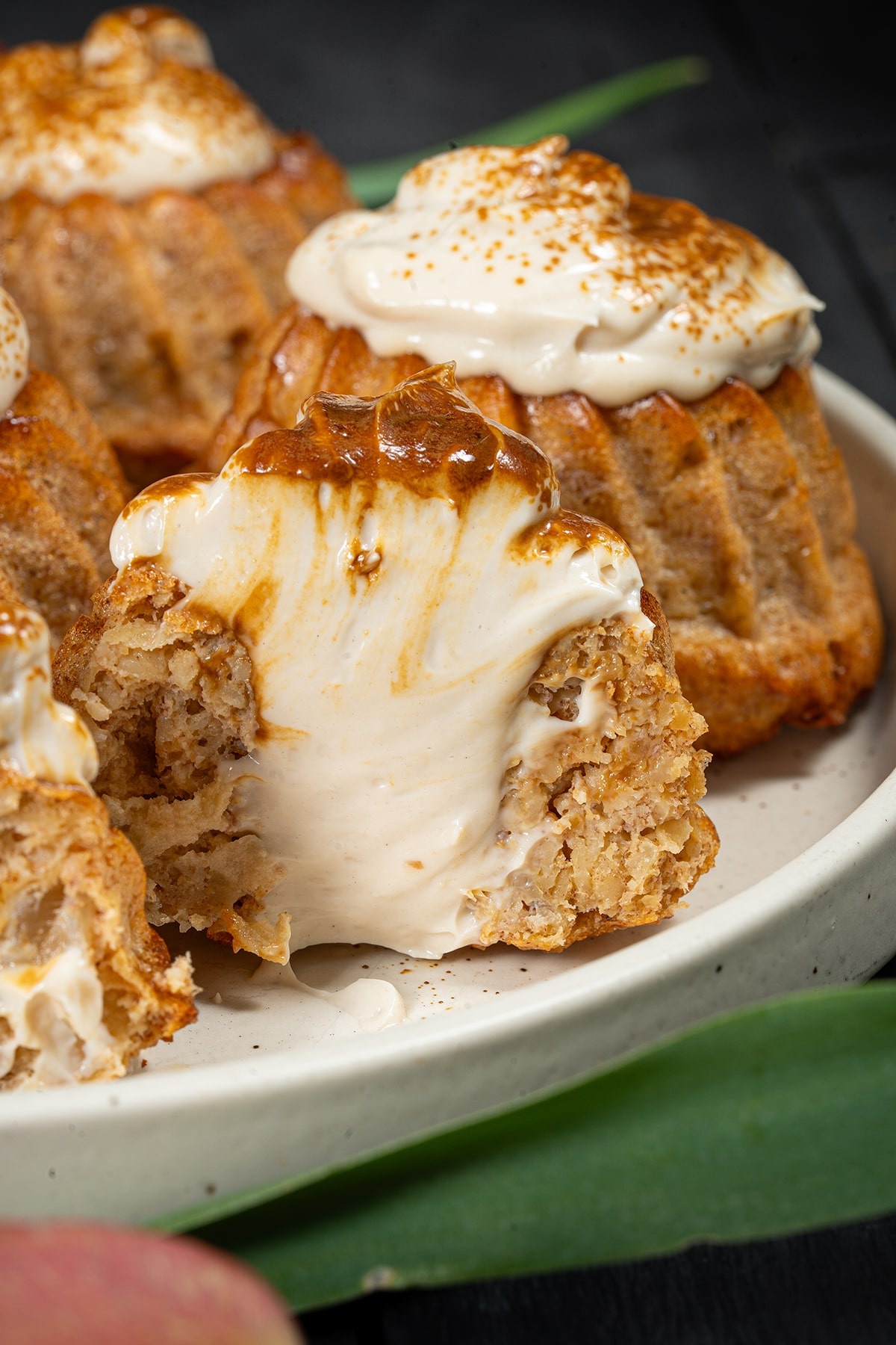 saftig und süß mit Schlagsahne serviert